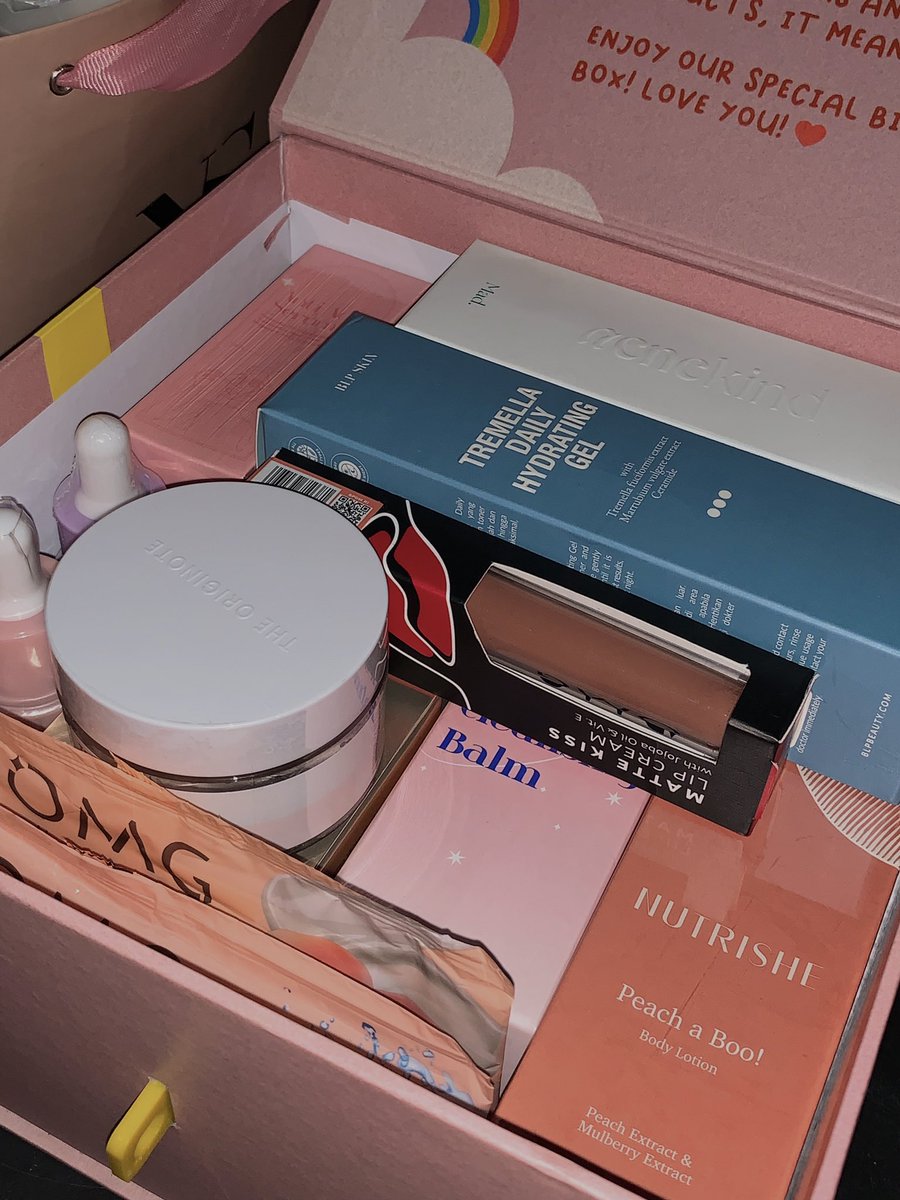 GIVEAWAY SKINCARE YG KALIAN MAU

rules 💢⤵️
- follow <a href="/linskinjournal/">Linda.</a> 
- RT &amp; ❤️ tweet giveaway ini
- reply: [apa yg dipengen]
  ———contoh: pengen sunscreen

gampang kan? nanti akan aku pilih 2 orang buat aku kirimin skincarenya. goodluck!🌸