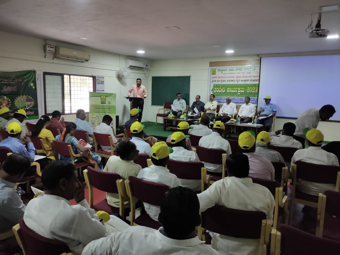 NSCLIMITED's tweet photo. FPO’s/FPC’s training Program organized at NSC Raichur on 15/02/2023. #NationalSeedsCorpLtd #FarmSona #NSCSeeds #BeejNSC @nstomar
@AgriGoI @KailashBaytu https://t.co/4hZRffKno4