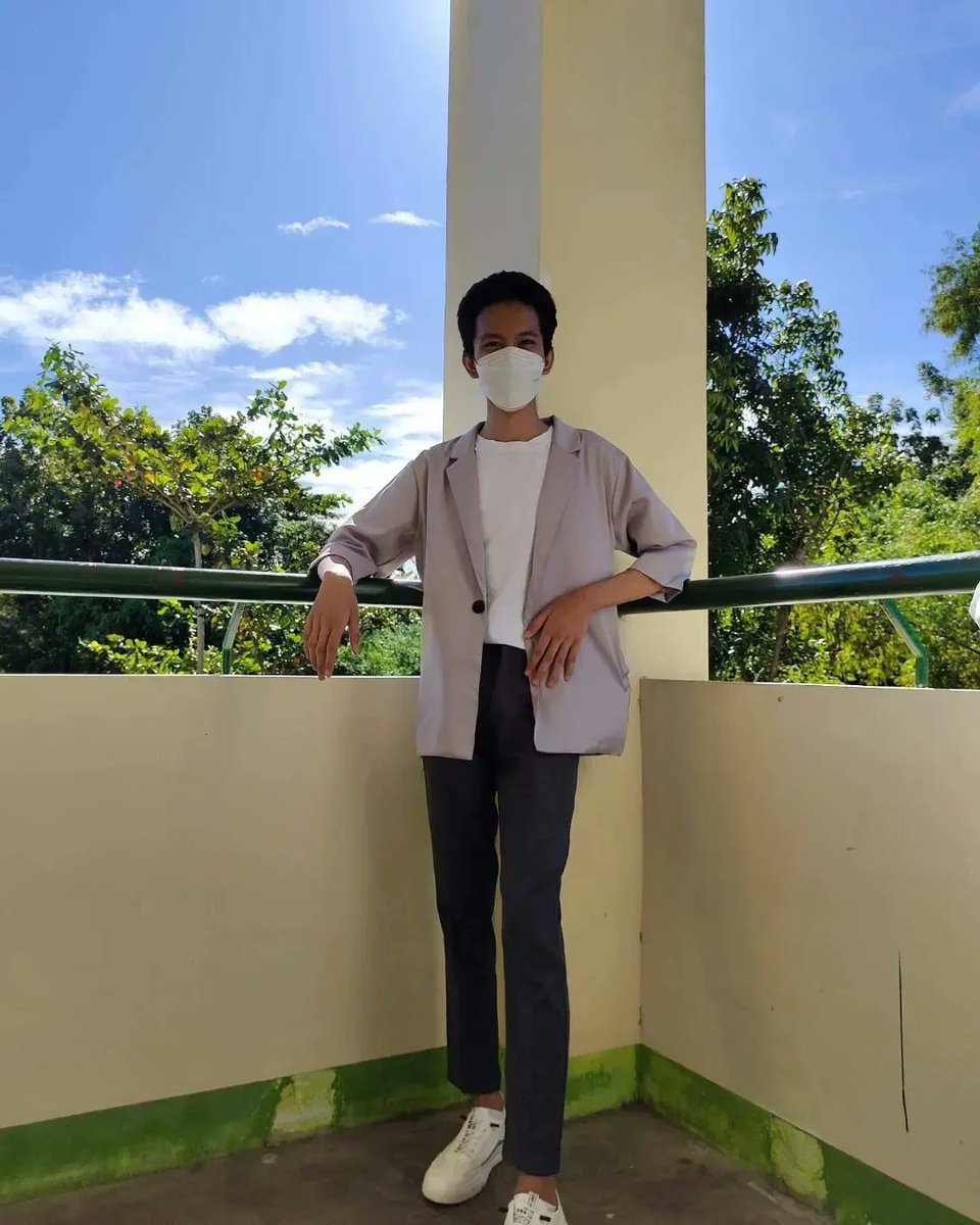 ochymsemaj_01's tweet photo. Una yung kay MIMIYUUUH po tandang tanda ko pa po yung final advice niya na kahit anong sabihin ng mga tao wag mo nalang silang pansinin LIFE IS TOO SHORT TO PLEASE EVERYBODY JUST DO YOUR THING AS LONG AS YOU REPRESENT WHO YOU ARE.
#LazadaPH
#LazLivePlusPH
#AddSkillsToLife (1/4) https://t.co/TuGa9Zaa2V