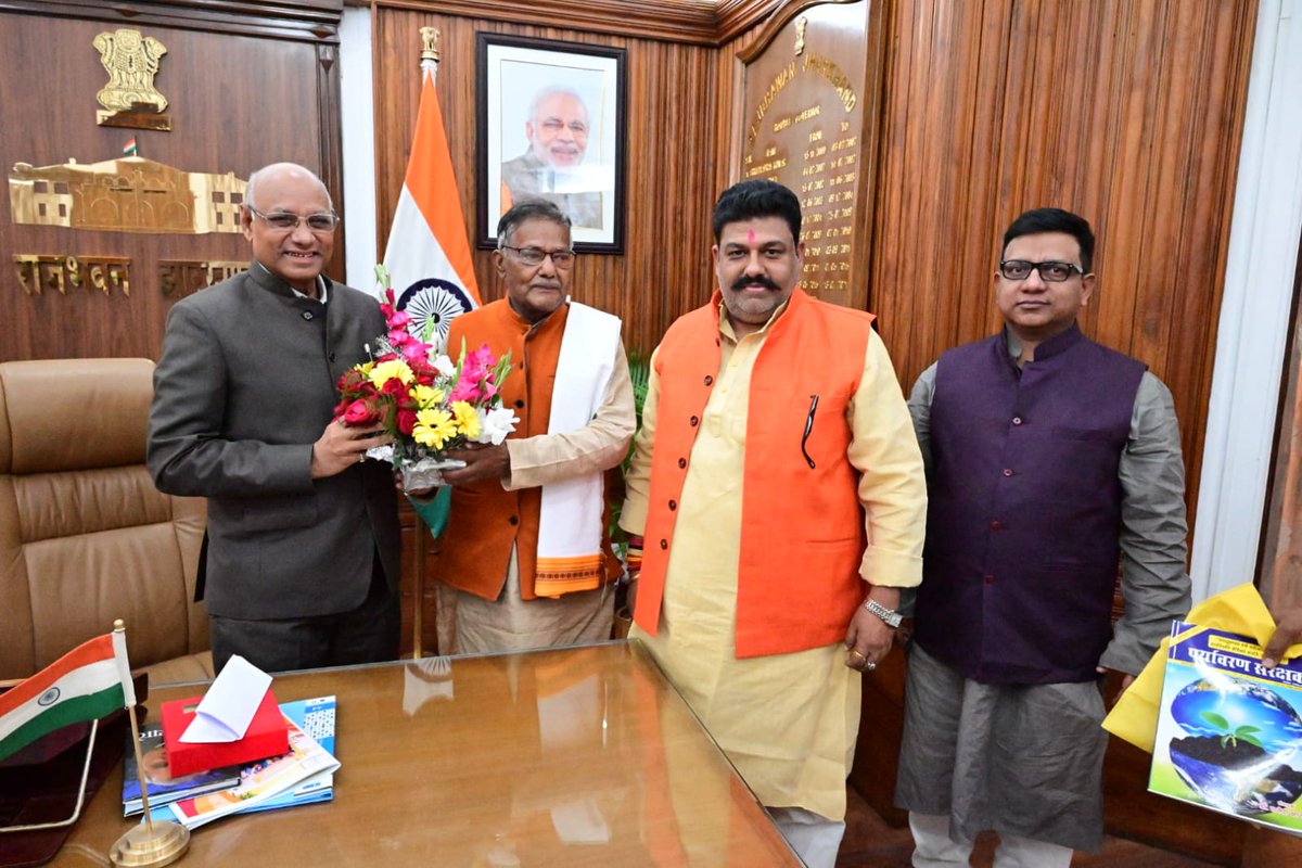 bhaskarbjp1's tweet photo. महामाहिम जी से मुलाकात करने उनके आवास पर गए आज हम और हमरे साथ मानिए अभय कांत, राकेश भास्कर और रिज़वान खान.
@rakeshbhaskar_
#RakeshBhaskar #bjp #newpost #abhaykant #RizwanKhan #mahamahim #live #updated #currentpost https://t.co/LnUblEF2Ql