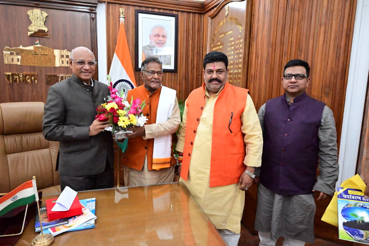 bhaskarbjp1's tweet photo. महामाहिम जी से मुलाकात करने उनके आवास पर गए आज हम और हमरे साथ मानिए अभय कांत, राकेश भास्कर और रिज़वान खान.
@rakeshbhaskar_
#RakeshBhaskar #bjp #newpost #abhaykant #RizwanKhan #mahamahim #live #updated #currentpost https://t.co/LnUblEF2Ql