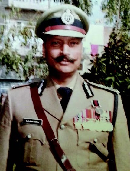 #ExDGP j&k #MMKhajuria passed away.He was instrumental along with #Jagmohan ji for handling the roits in Anantnag District in Jan'86. 
A brave cop who visited all the affected villages n towns where temples n Hindu houses were burnt
#KashmiriHindu owe this brave cop.
Om shanti Om