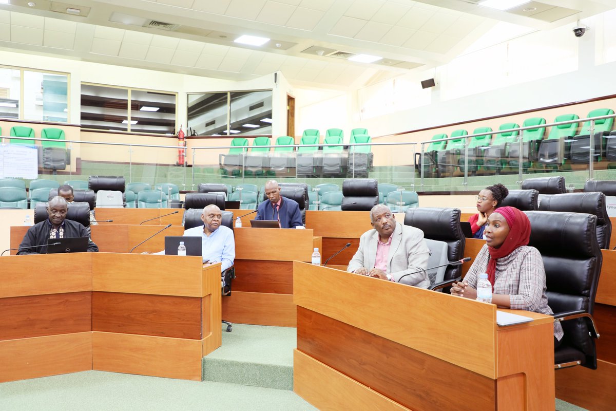 Abasenateri bagize Komisiyo y'Ububanyi n'Amahanga, Ubutwererane n'Umutekano baganiriye n’abahagarariye IBUKA mu Busuwisi, Ubuholandi, Leta Zunze Ubumwe z'Amerika n'uhagarariye @FoundIsham mu Bwongereza uko bigisha amateka ya Jenoside yakorewe Abatutsi mu mashuri no mu rubyiruko.