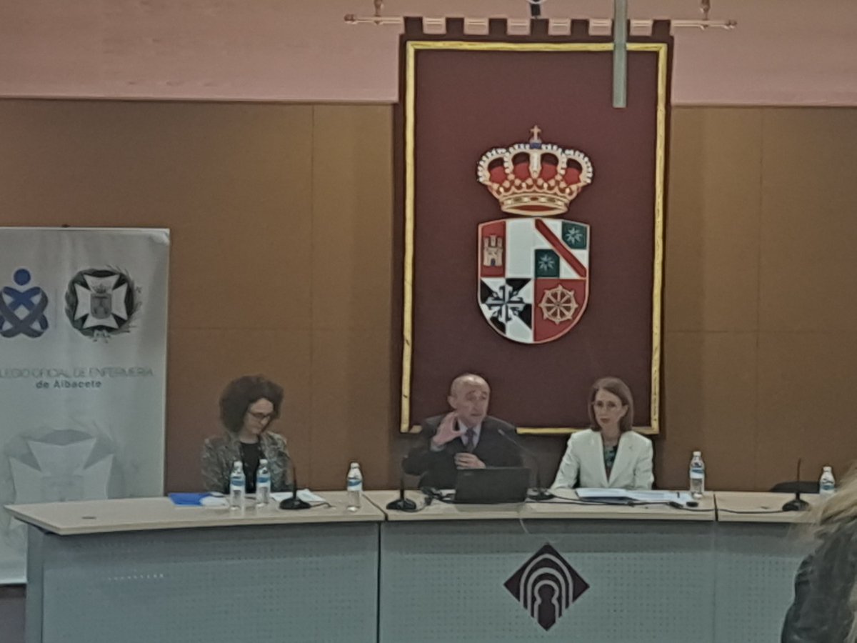 "Ha cambiado el modelo en AP. La rotura de techos de cristal, nuevas competencias... Es necesario invertir en las enfermeras de #AtencionPrimaria para aumentar la solvencia del Sistema Sanitario" <a href="/LamataF/">Fernando Lamata</a> 
Seminario #PrescripciónEnfermera <a href="/Enfermeria_Ab/">Enfermería AB UCLM</a> 
#EFyC