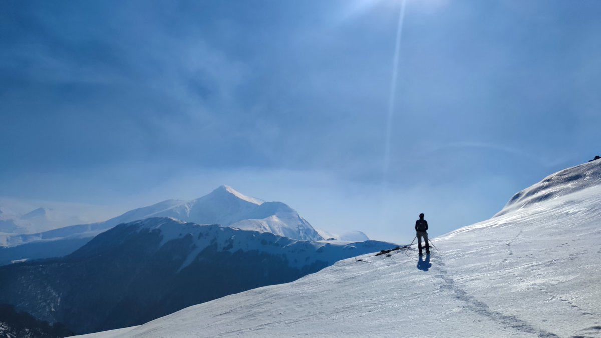 De bien belles conditions aujourd'hui sur Iraty pour y réaliser de nouvelles images tout en profitant de s'émerveiller devant un tel spectacle que nous offre ces somptueux reliefs montagneux 😍 #larrau #iraty #pyrenees