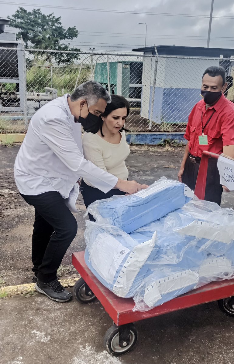AmbFragachan's tweet photo. #16feb2023 en apoyo al Plan Nacional Quirúrgico que se está realizando en el Hosp. Uyapar se realiza entrega de 7 Kits de Laparotomía cumpliendo los lineamientos @MinSaludVE y presidenta @ivssoficial1 Magalys Gutiérrez. Gobierno Bolivariano @NicolasMaduro comprometido https://t.co/uZuTPbw6U9