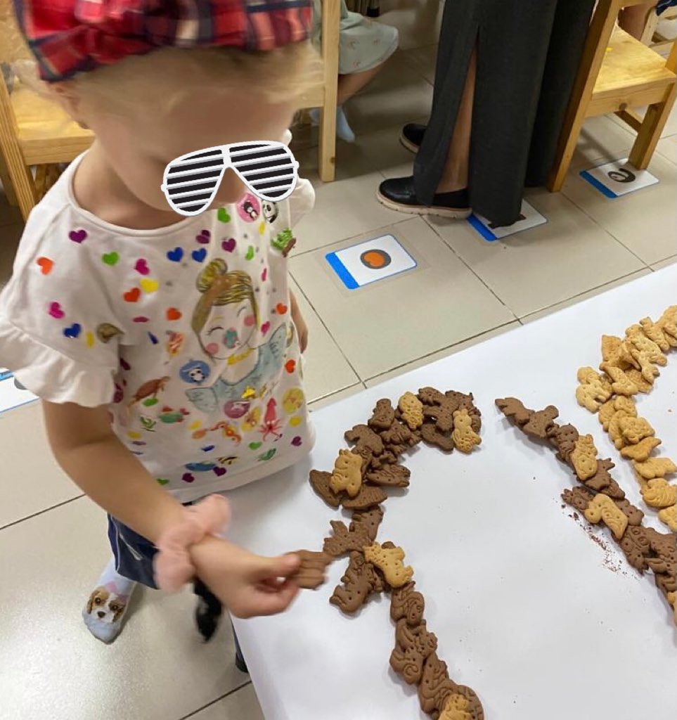 100 days of school in EY4. The best T-shirts ever made and I supplied the ‘living things’ cookies to go with morning milk! Thanks for the invite. #earlymath #creativity #collaboration <a href="/ampaolagonzalez/">Paola Gonzalez 🇵🇭🇺🇸🇪🇸🇻🇳</a> <a href="/ISHCMC/">ISHCMC</a>