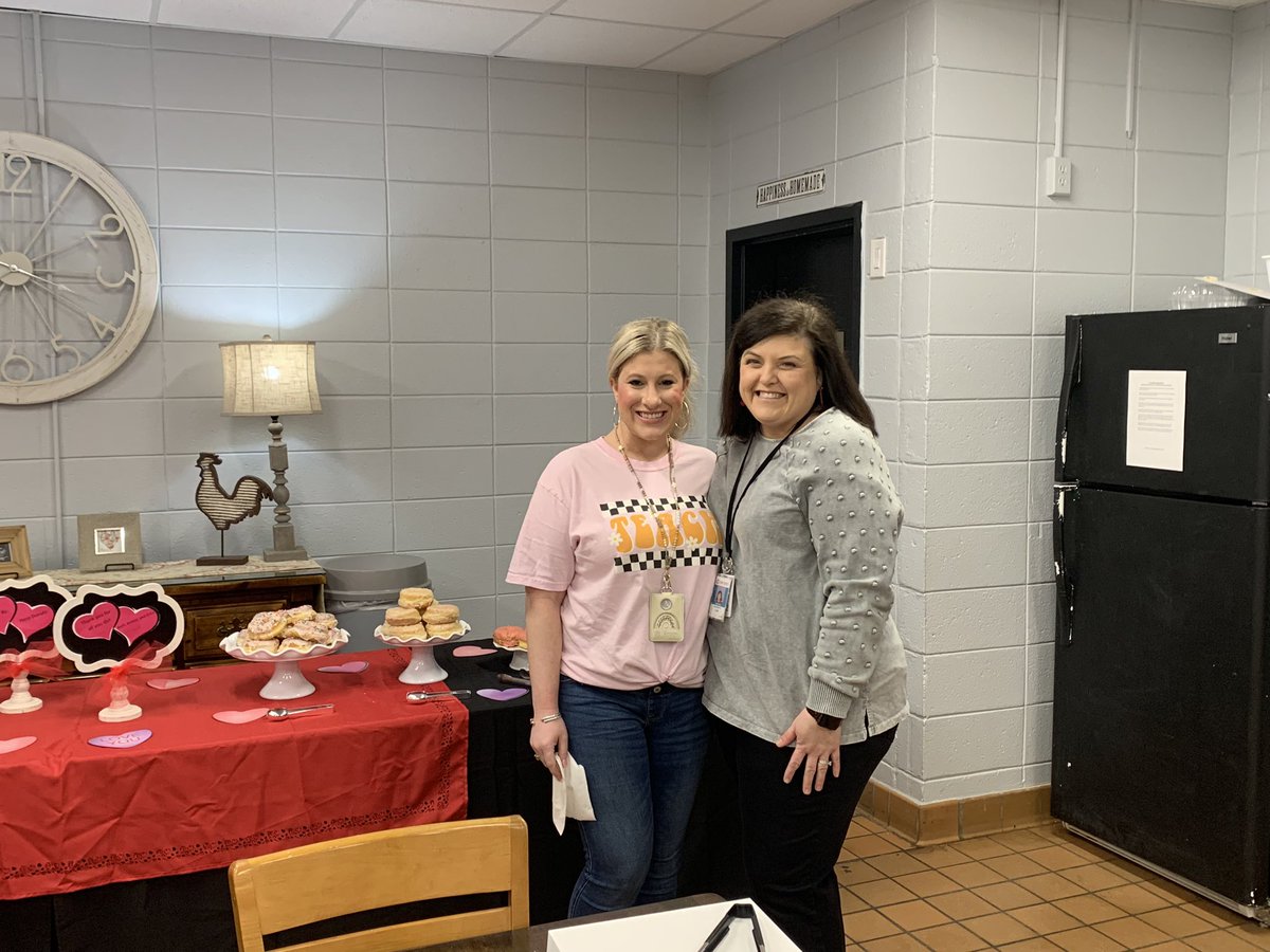 Celebrating our teachers on Valentines Day with donuts sponsored by: Hero Donuts. <a href="/Comptoncubs/">Compton Elementary</a> <a href="/PrincipalLair/">Beth Lair</a> <a href="/ACLittle23/">Amber Little</a>