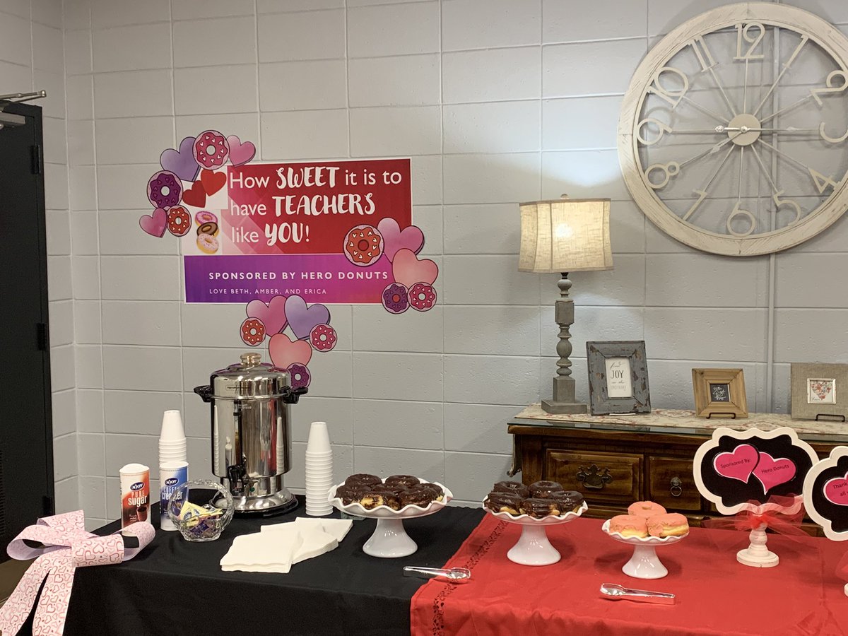 EricaM0711's tweet photo. Celebrating our teachers on Valentines Day with donuts sponsored by: Hero Donuts. @Comptoncubs @PrincipalLair @ACLittle23 https://t.co/KqwZcIsv4p