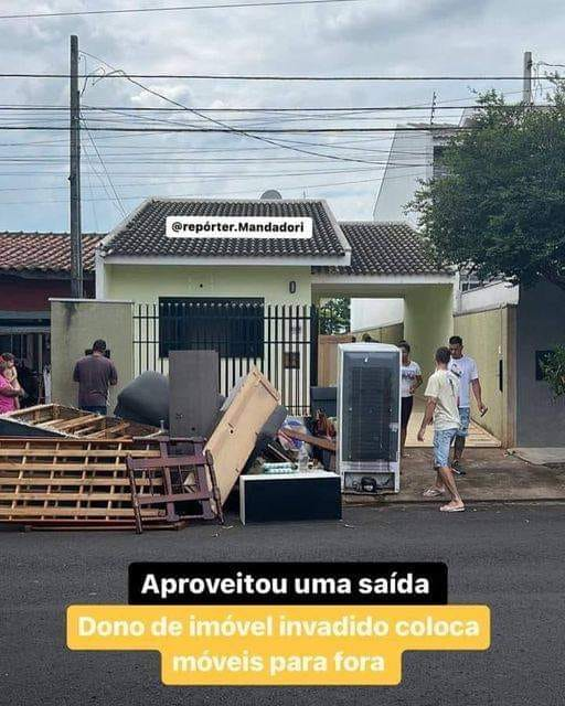 BrunoIsac123's tweet photo. Em Maringá-Pr, o dono da casa fez campana e quando a invasora saiu para um rolê, ele chamou a turma para a desocupação. Aprendam para o futuro! https://t.co/55NWzHJoYy