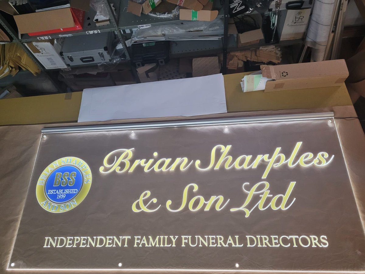 Miniflex Edgelit sign supplied for Brian Sharples & Son Ltd 🙌🏻
#signageroyalty 👑
#kingsplasticsltd #bristolsigns #makingsignsfor70years #lovesigns #edgelit #edgelitsign #led #engraving #laserengraving #acrylic #acrylicsigns #retailsignage #reception #receptionsigns #standout