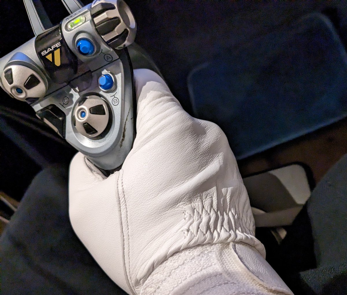 sato_JK5620's tweet image. フライトシムやるのにモンモノの鹿革一枚物を所望する異常成人男性（）
プロハンズさんお仕事以外でもお世話なります🤤　
#PROHANDS
#RA01
#MSFS