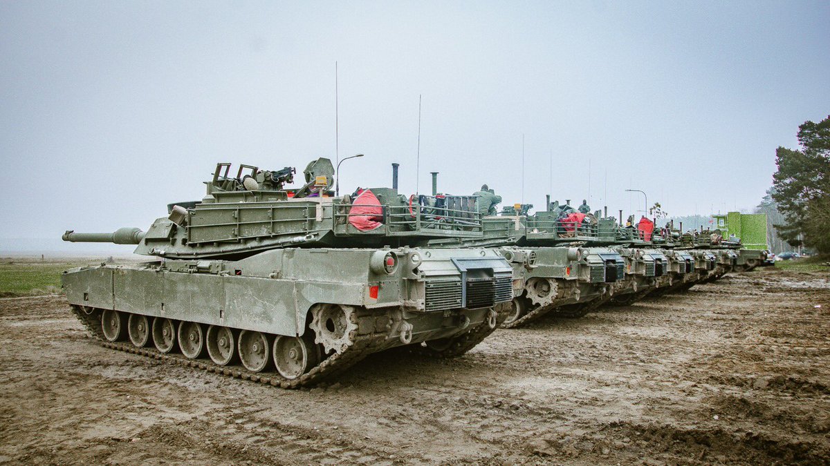 1WBPanc's tweet photo. 🇵🇱🇺🇸 #ABRAMS 🔝

W #AkademiaABRAMS trwa trzecia edycja kursu mechaników (FMNET) oraz druga edycja kursu załóg czołgów M1 Abrams (OPNET)

Pod okiem sojuszników ponad 8️⃣0️⃣ żołnierzy #JEDYNApancerna realizują cykl zajęć teoretycznych, na symulatorach oraz praktycznych. 

 #WeAreNATO https://t.co/vTZ7VnGTJw