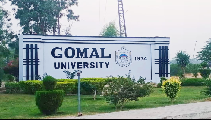 CapitalTVLive's tweet photo. Gomal University Bans Girls from ‘Gathering/Coupling’ With Boys 

Read More: https://t.co/EcSEzWlW0h

#CapitalTV  
#Gomal #University 
#Pakistan https://t.co/AEZz1z7QzK