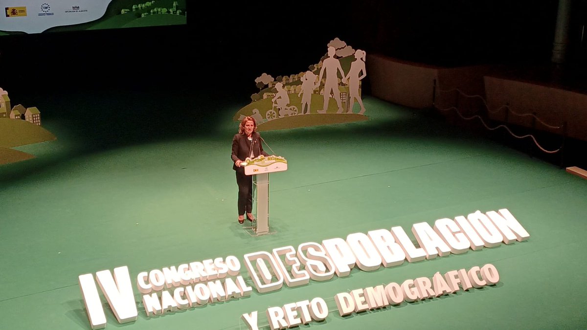 fvmpendirecto's tweet photo. La @fvmpendirecto  asiste al IV Congreso Nacional 👨‍👩‍👧‍👧 Despoblación y Reto Demográfico.
🔸 @Teresa Ribera, Ministra para la Transición Ecológica y el Reto Demográfico de España
🔸 Elena Cebrian Calvo, Secretaria autonómica de Cohesión Territorial y Políticas contra la Despoblación https://t.co/fo6JN9oFkY