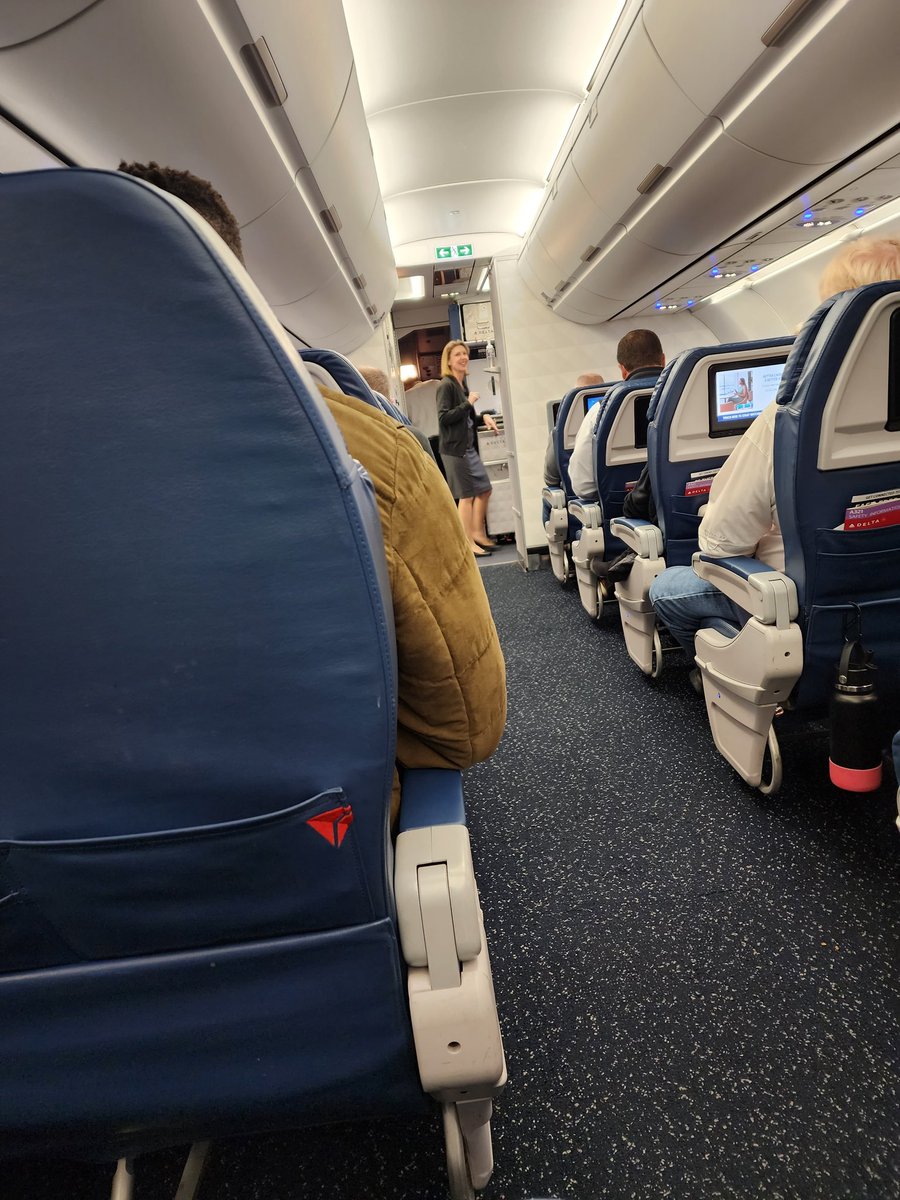 2HardofATime's tweet photo. @Delta why do all your employees think its ok for me to purchase a first class ticket but placed in Economy! No one gives any answers just a bunch of shoulder shrugs! BLOWING ME OFF! I paid for a service &amp; I expected that service!!! I need some of my money back for this nonsense! https://t.co/XEkqNovWWF
