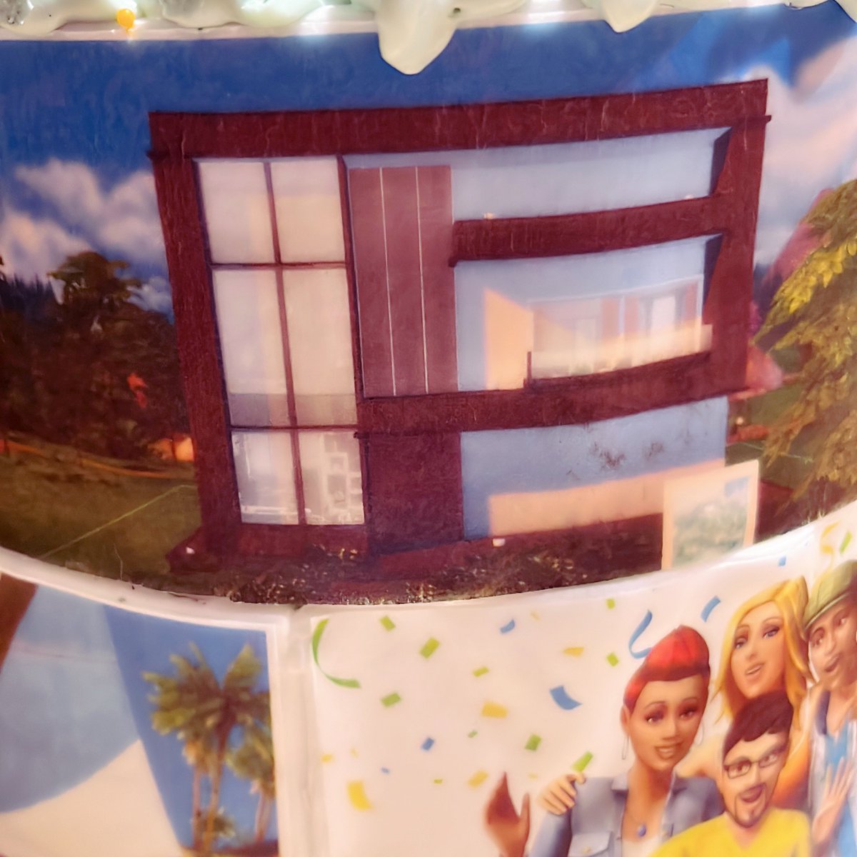 elvisplaylive's tweet photo. 😱🥹🎈Ontem meu marido @rafaelmatos fez uma LINDA surpresa para mim, me deu um bolo de The Sims (1 vez que ganhei e foi aos 32 anos HAHA)
Além do tema, ele colocou as casas que fiz em live (tem casas que fez quase 3 anos) e colocou no bolo!
Fiquei chocado! #TheSims #Aniversario https://t.co/Do0CPjMHtP