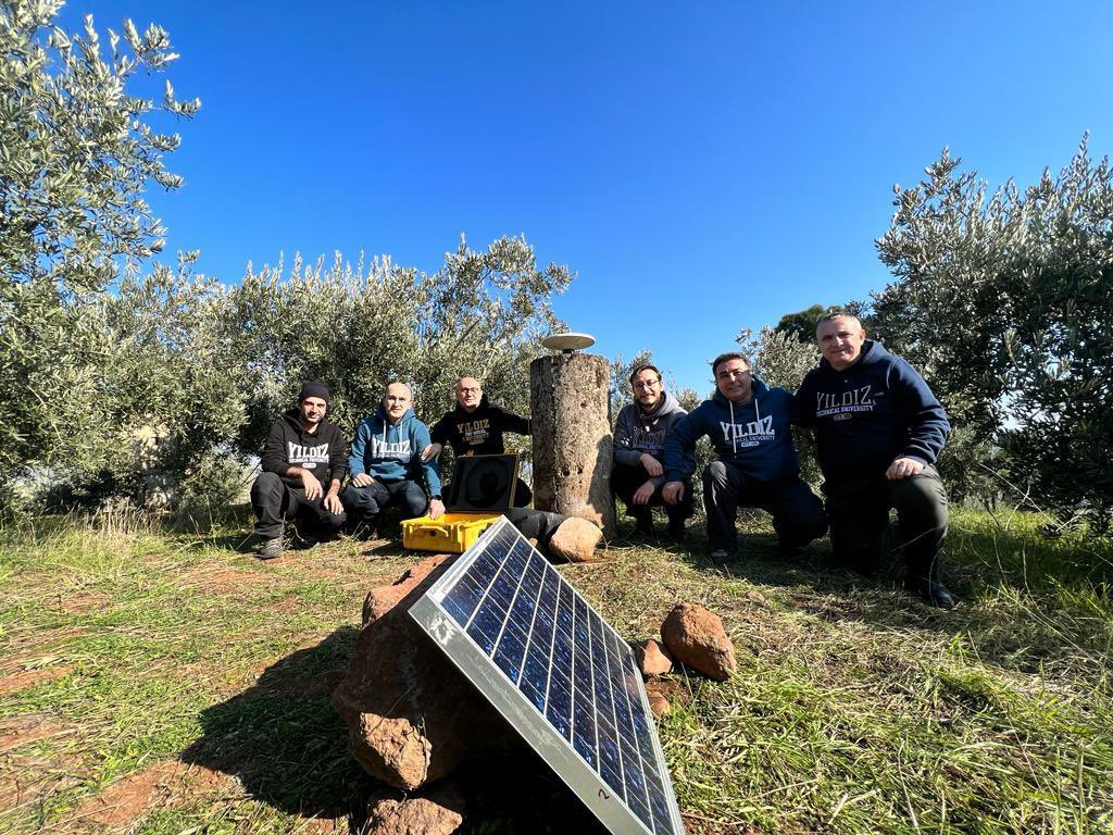 Sayın Rektörümüz <a href="/proftameryilmaz/">Tamer Yılmaz</a> rektör yardımcılarımız <a href="/profugurdogan/">Uğur Doğan</a> <a href="/ozkaya_bestami/">Bestami ÖZKAYA</a> <a href="/TuzkayaR/">Umut R. Tuzkaya</a>,  @ytugsse ve <a href="/ayukselk/">Ahmet Y. Karahan</a> ile birlikte ekibimizi <a href="/geodesist_a/">OzdemirAlpay</a> <a href="/etayruk/">Efe Turan Ayruk</a> <a href="/TurgutBey823/">Muhammed TURGUT</a> <a href="/YusufYuksel98_/">Yusuf Yüksel</a> sahada ziyaret etmişler 🙏🏻 İyi ki varsınız. İyi ki Yıldızlıyız 💫