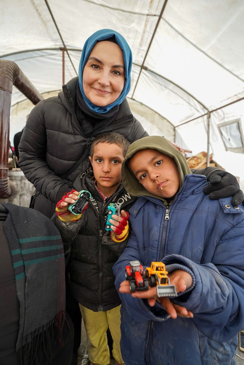 alibabacan's tweet photo. Salıdan beri yeniden yollardayım. Elbistan, Malatya, Elazığ, Diyarbakır… Gittiğim her yerde dayanışmayı görüyorum. 

Kamuda çalışanlardan, sivil topluma, sade vatandaşlarımıza varana dek herkes elbirliği ile yaraları sarmaya çalışıyor. 

Bu milletin üyesi olmaktan onur duyuyorum https://t.co/GI1JYUWUHx