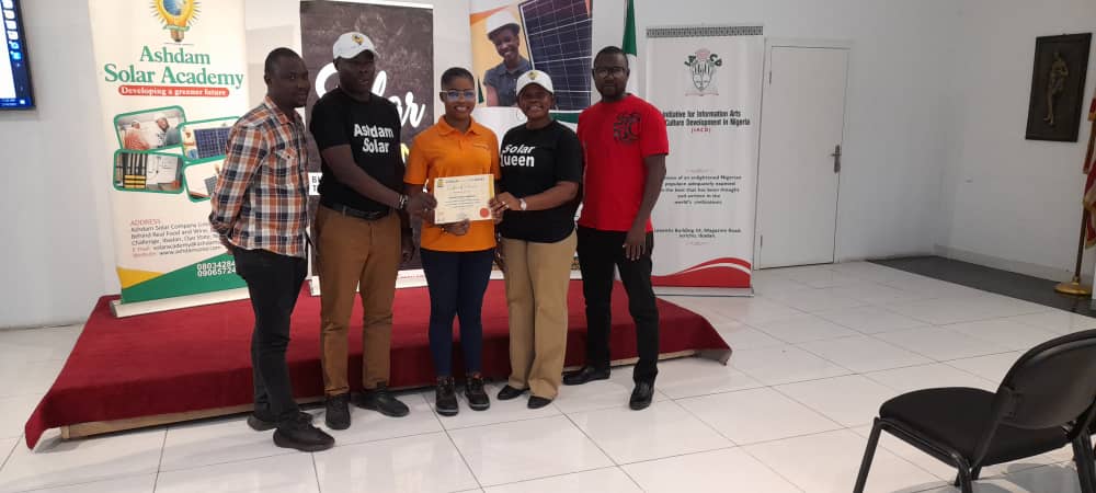 __adekemi__'s tweet photo. Today, I completed my training in Renewable Energy Technology and Solar Installation at the ASHDAM Solar Academy in collaboration with IFAD Agrihub
Cheers to a new beginning in the Energy Sector 😍😍
@ashdamsolar @IFAD 
#RenewableEnergy #SolarQueen #energy https://t.co/oTQMme1r36