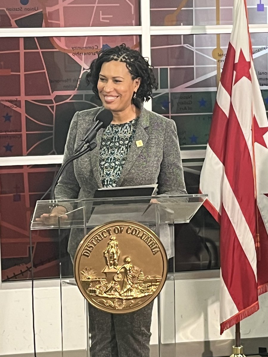 senatorsllfour's tweet photo. Yesterday I attended @MayorBowser’s #GetReadyDC #BlackHomeownship Workshop.

The kick-off event to equip residents to become homeowners. A lot of potential homeowners with big smiles and big dreams #Congratulations 🎉✅🎉 https://t.co/u4fftsHqs6