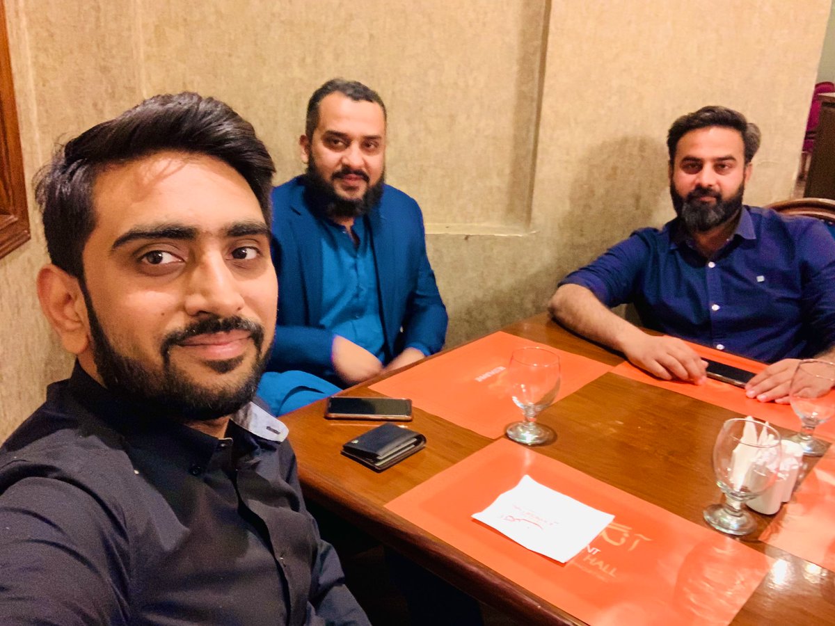 MuhammadWaqarN8's tweet photo. We don’t realize we are making memories, we are just having fun ❤️

#friends #BFF #BBD #bhalu #basheer #dukhiatma #unifriends #happtTimes #aangan https://t.co/YJTQWPsX9y