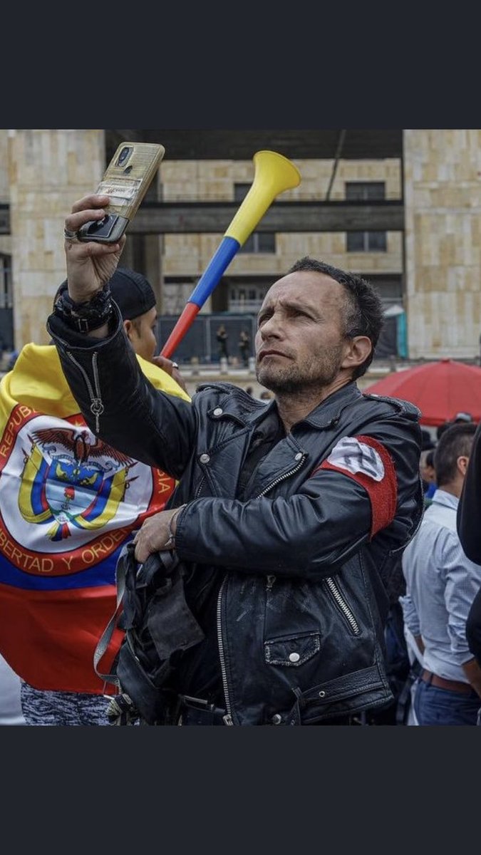 Haciendo el curso para ser candidato del CD. No se ocultan, no lo niegan.