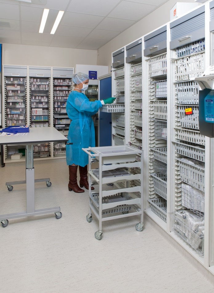 allmodul's tweet photo. Om medicijnen veilig en verantwoord op te slaan kunnen ruimtes van zorgorganisaties ingericht worden met medicijnkasten. In een grote modulaire medicijnkast kan medicatie veilig op een passende wijze opgeborgen worden. #medication #Management https://t.co/FuoGevMIXW