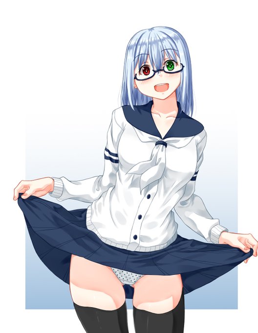 うちの子ポーズ練習。たくし上げは好きなシチュ 