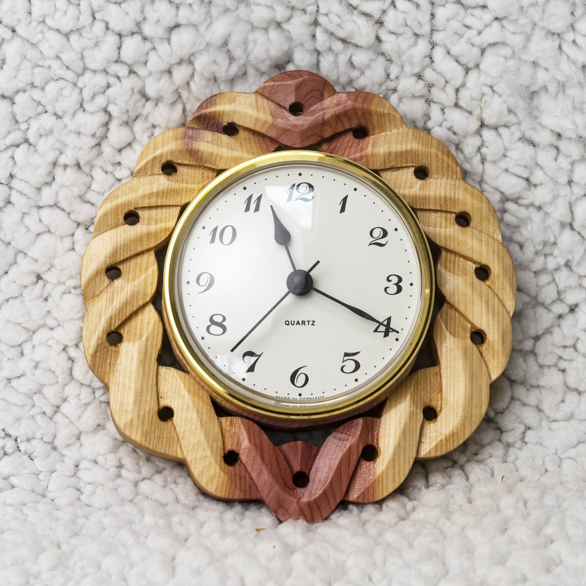 lovespoons's tweet photo. A Celtic themed clock made from a beautiful piece of Juniper.

#celtic #celticdesign #woodcarving #scrollsaw #scrollsawprojects #woodwork #clock #celticknot #celticclock https://t.co/ywFy4bpspU