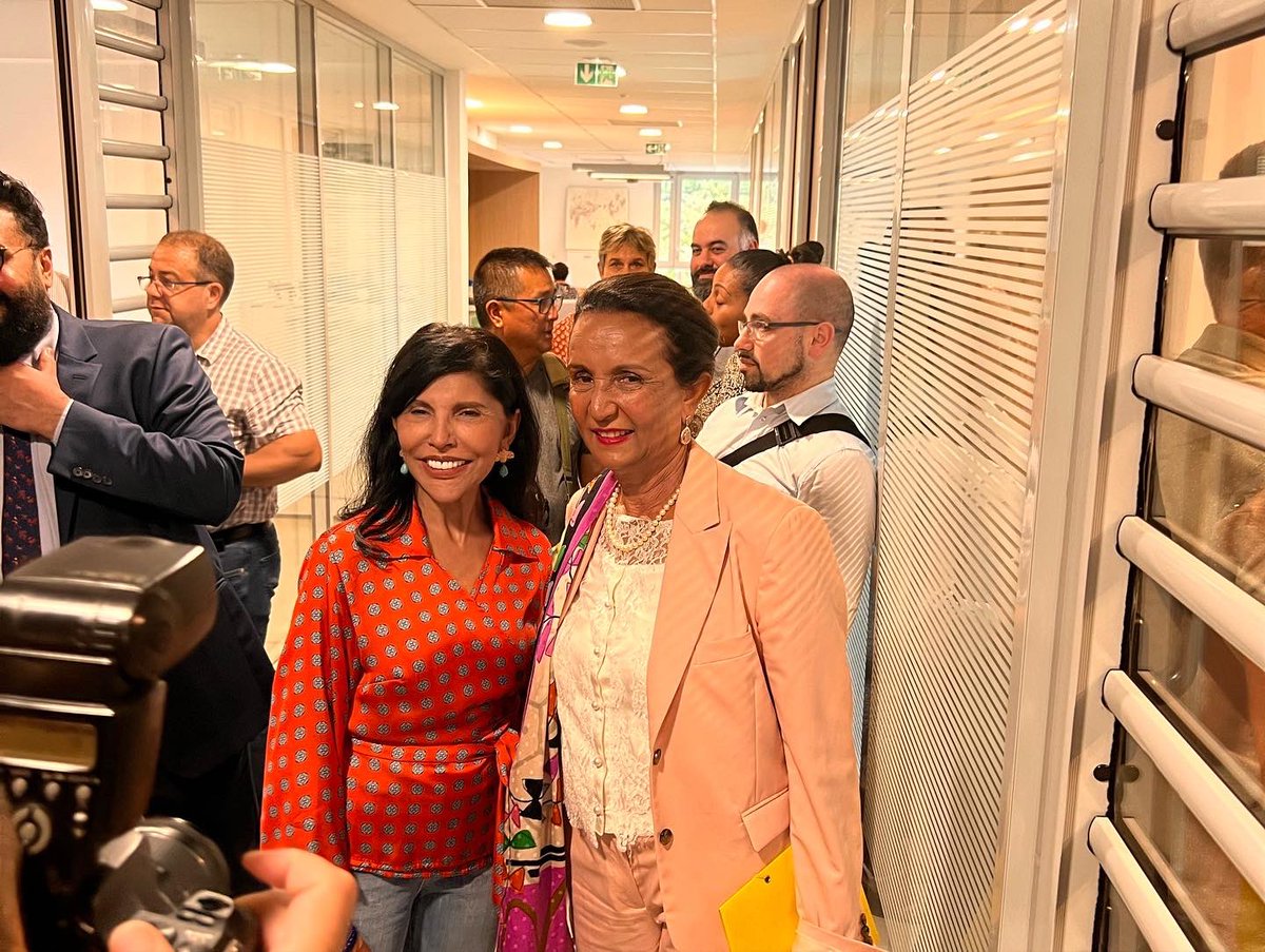 La Réunion 🇷🇪 | ~ Visite officielle du ministre des Outre-mer sur le territoire, M. Jean François #CARENCO ~ Visite du #VillagebyCA pour une séquence autour de la #formation <a href="/gouvernementFR/">Gouvernement</a> <a href="/UC_Senat/">Sénateurs Centristes</a> <a href="/ebareigts/">Ericka Bareigts</a> <a href="/HuguetteBello/">Huguette Bello</a>