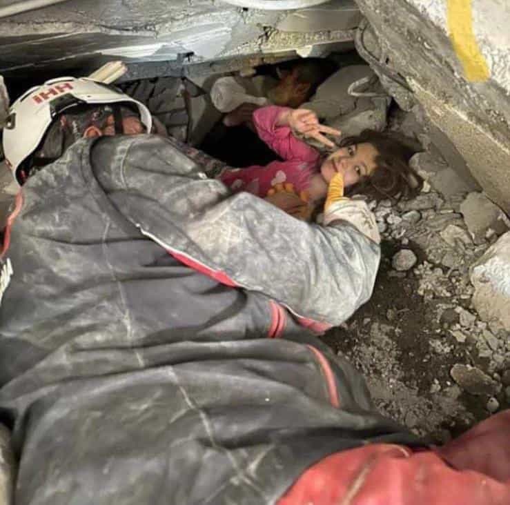 StZentrum's tweet photo. St.Gallen kantonunda bu cumartesi günü Kadın Komünü öncülüğünde yemek standı kurulacaktır. Toplanan gelir depremzedelere Heyvasor aracılığı ile aktarılacaktır.

Yer: Kornhausplatz St. Gallen
Saat: 10:00 https://t.co/l5AEwoCCa5
