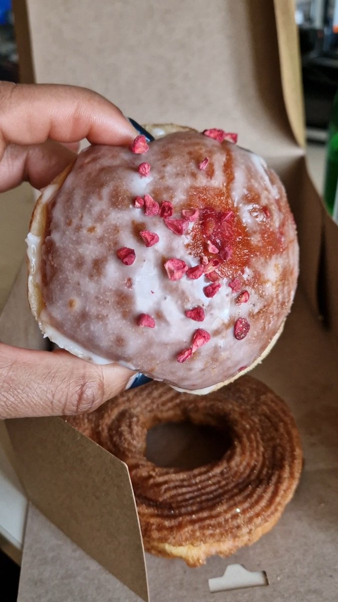 Cute_smackers's tweet photo. Tłusty Czwartek or Fat Thursday when over 100 million Pączki are consumed in Poland. #TlustyCzwartek #paczki #kukulus https://t.co/rBIbN0Lkoh