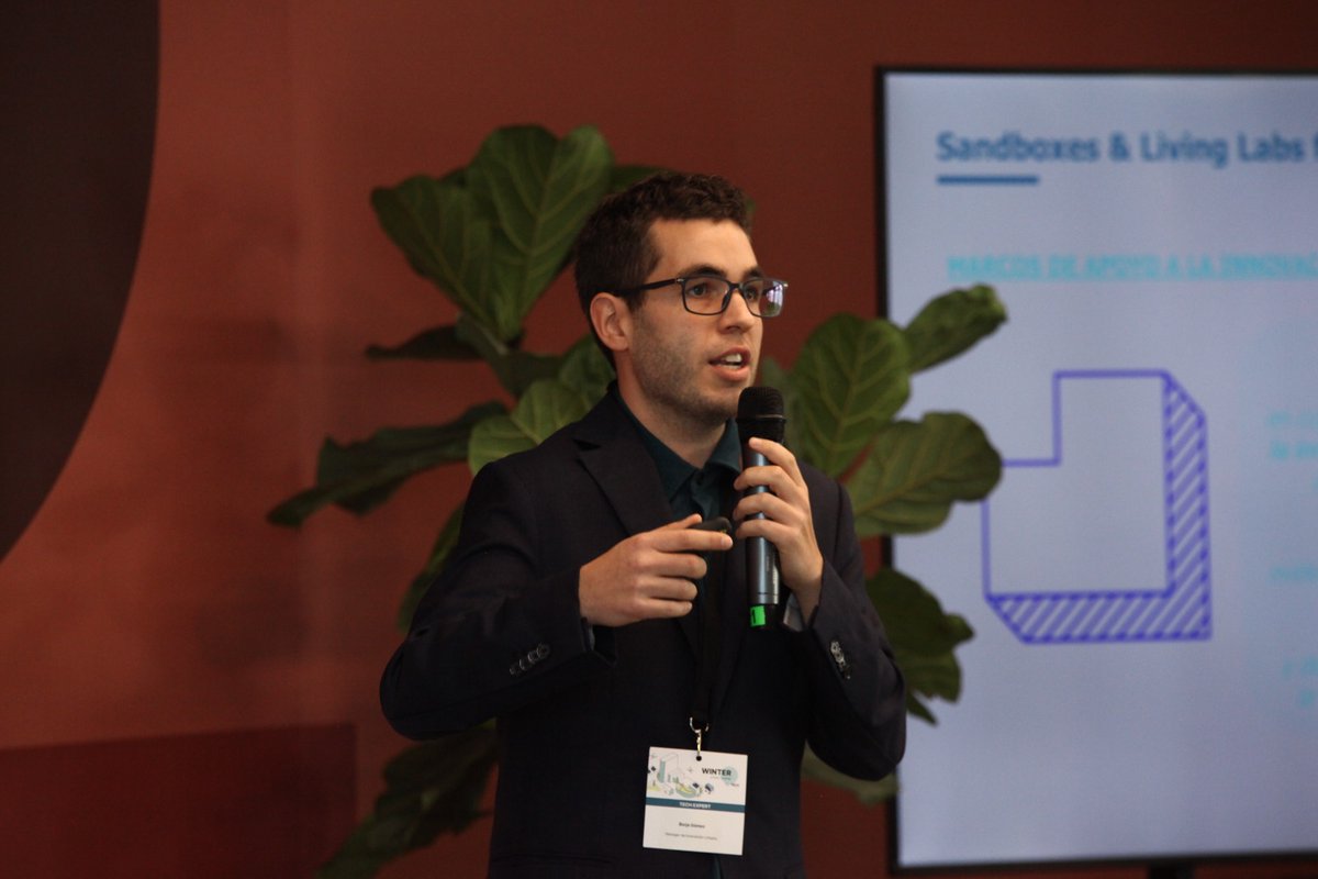 TechfriendlyEs's tweet photo. 🔵❄️ Llegamos al final... ¡Última mesa en #WinterUrbanCampTECH!

👉 "Descifrando el jeroglífico de la innovación pública: Sandboxes, Living Labs y otros instrumentos", en la que se están ambos conceptos y "la capacidad tractora que tiene la innovación en el sector publico" https://t.co/AiPgtsAWNl