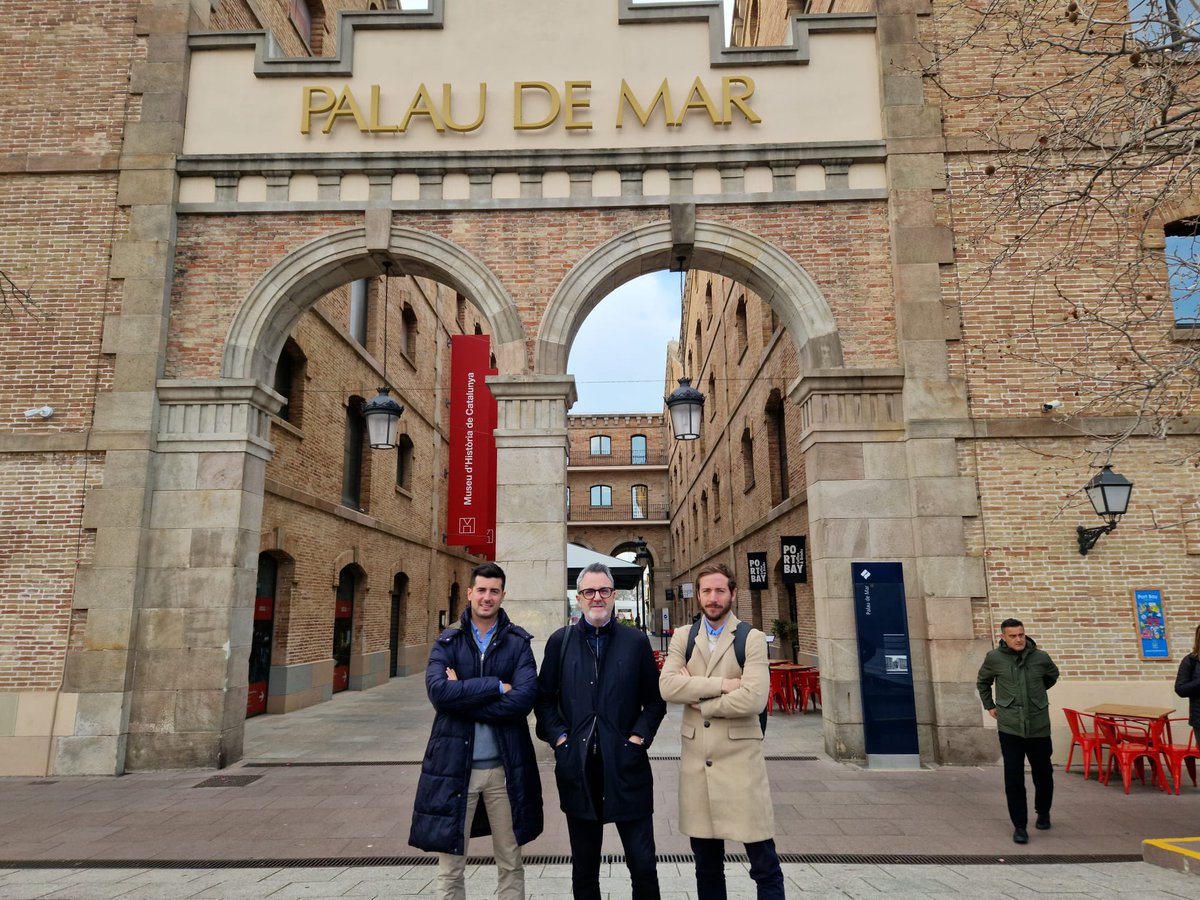 Hoy venimos a #Barcelona para conocer lo que el <a href="/bcn_ajuntament/">Ajuntament de Barcelona</a> hace por el ecosistema emprendedor en su ciudad. Es una pasada ver todas las facilidades que desde el ayuntamiento ponen a las iniciativas para que sigan creciendo.
Votos a favor de <a href="/lanzaderaes/">Lanzadera</a> en Barcelona? ☝️