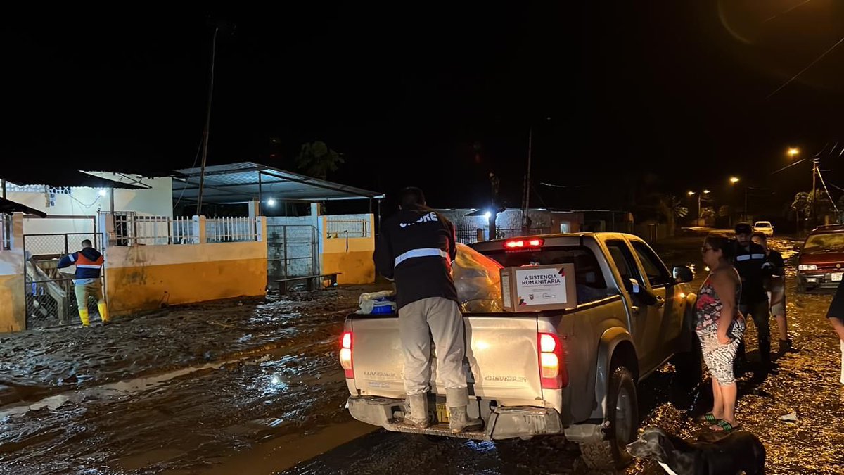 Juan Francisco Núñez (@juanfrancisconh) on Twitter photo IMPORTANTE🔴
Equipo de <a href="/Riesgos_Ec/">Riesgos Ecuador</a> se encuentra desde la noche de ayer brindando ayuda humanitaria a varias familias de Calderón, Colón, Pueblo Nuevo y Riochico que han sido afectadas debido a las fuertes lluvias. IMPORTANTE🔴
Equipo de <a href="/Riesgos_Ec/">Riesgos Ecuador</a> se encuentra desde la noche de ayer brindando ayuda humanitaria a varias familias de Calderón, Colón, Pueblo Nuevo y Riochico que han sido afectadas debido a las fuertes lluvias.