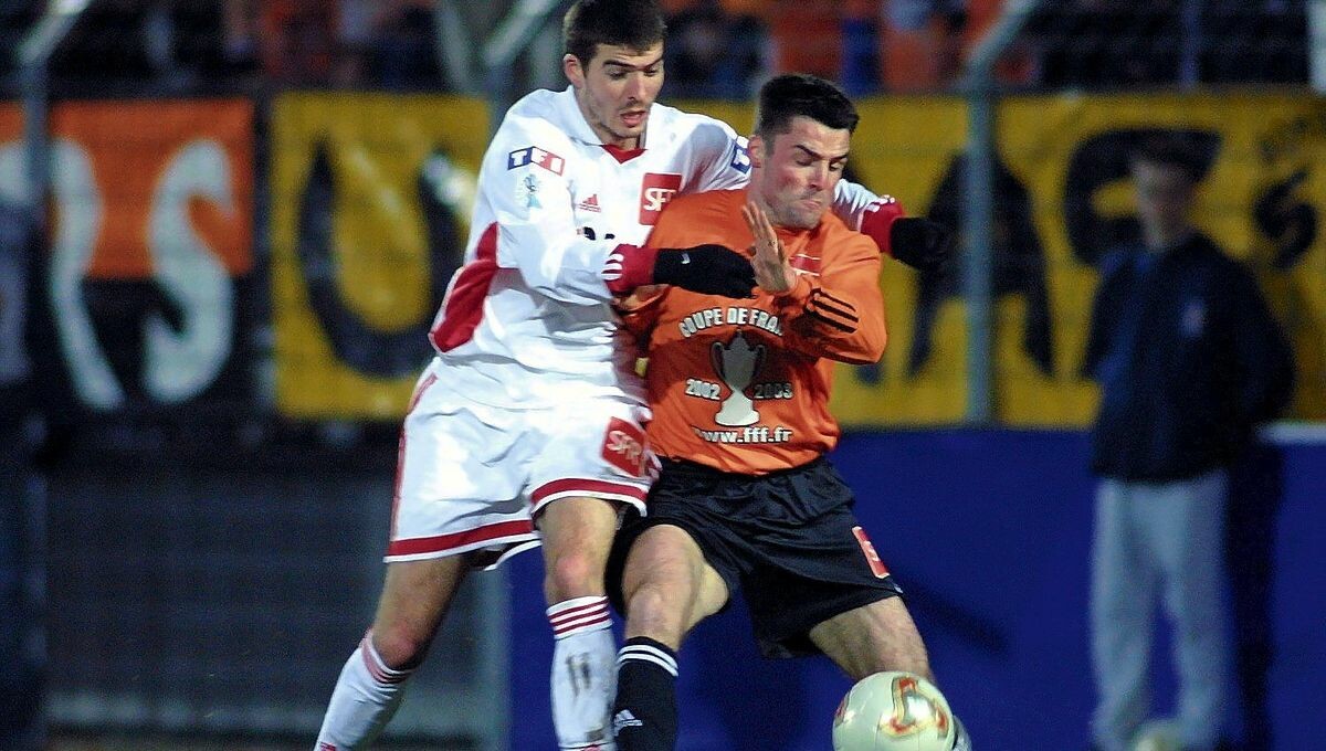 icimayenne's tweet photo. [🎙 PODCAST] 100 % Stade Lavallois
Les 20 ans du match de Coupe de France @stadelavallois / PSG. Les joueurs de l'époque se souviennent parfaitement de ce match #Mayenne #CoupeDeFrance 
➡️ https://t.co/wDqTS1IDsj https://t.co/821tZaTwMs