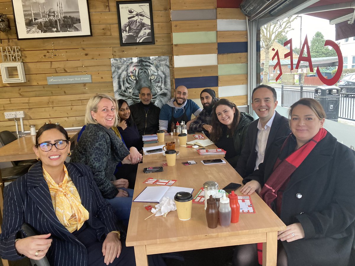Great business roundtable today with MP @jamesmurray_ldn & Cllr Louise Brett (just out of shot!) hearing from local businesses about challenges #GreenfordAve high street is facing. Good ideas & team spirit on how to support SMEs and local jobs #NorthHanwell #GBHighSt 🛍💐🧁🔧☕️💇‍♀️