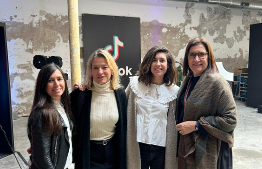 dentsu España tweet media