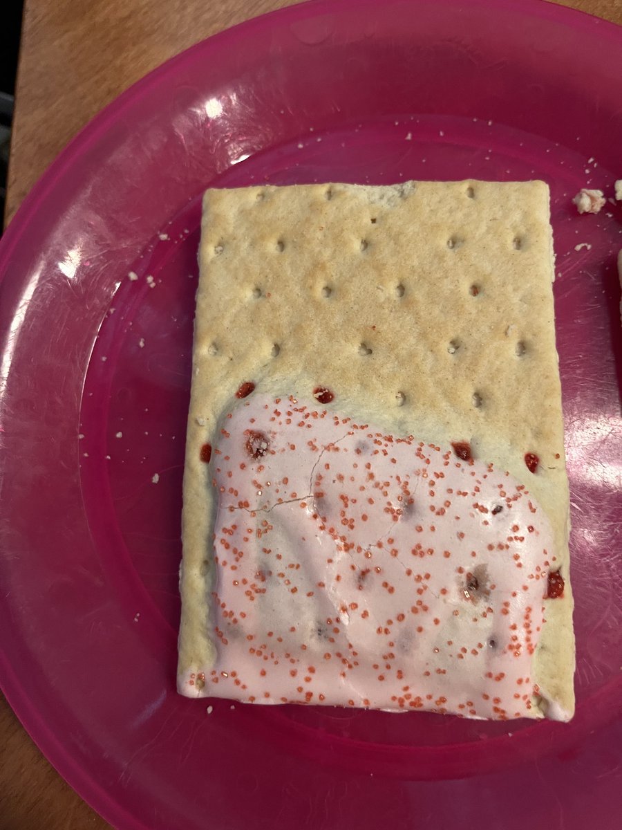 wendyquest's tweet photo. Looks like even #PopTarts are affected by #shrinkflation https://t.co/bpvPObdf6A