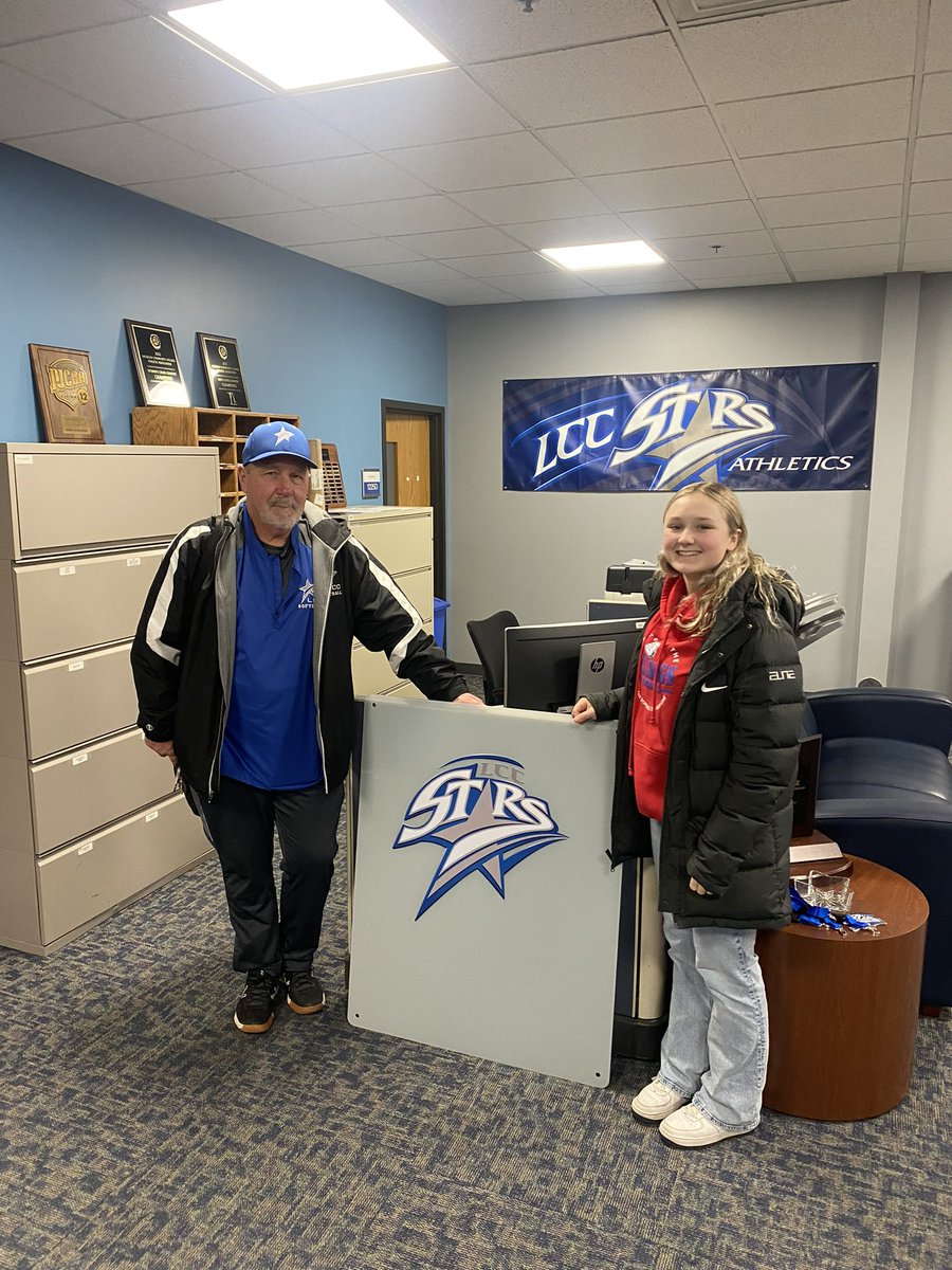 Krash15UCross's tweet photo. Hailey Kruizenga ‘24 having a great visit at Lansing Community College today! 👀🥎 https://t.co/FRTbgNySgF