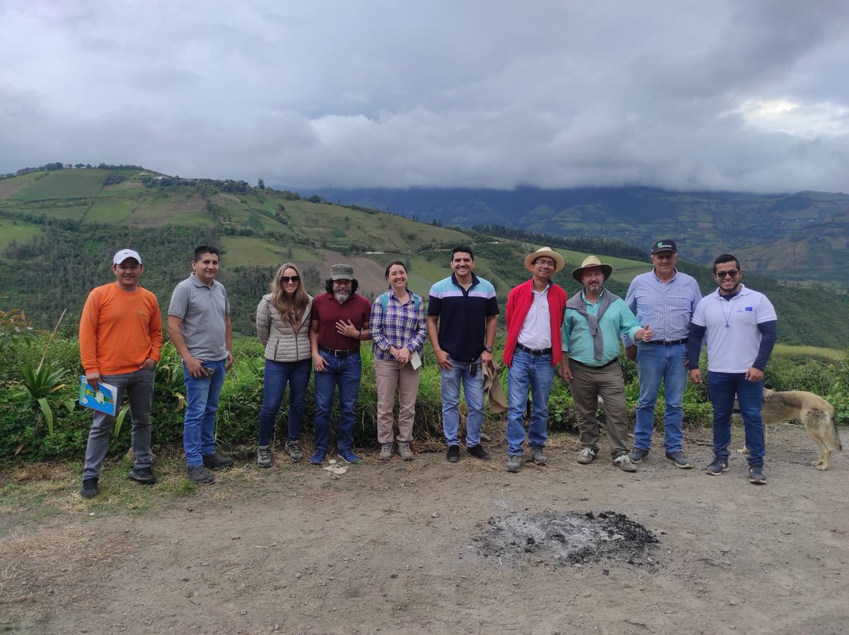 rikoltoLA's tweet photo. #HuellaHídrica 🇪🇨| En el marco del proyecto #CREA que es cofinanciado por la UE🇪🇺, los equipos técnicos de @CorpoaguacateEC,  @espol y #Rikolto visitamos las fincas de aguacate 🥑 levantando información para la huella hídrica, en una ruta que incluyó: Pichincha, Carchi e Imbabura https://t.co/lVZoI3FbUE
