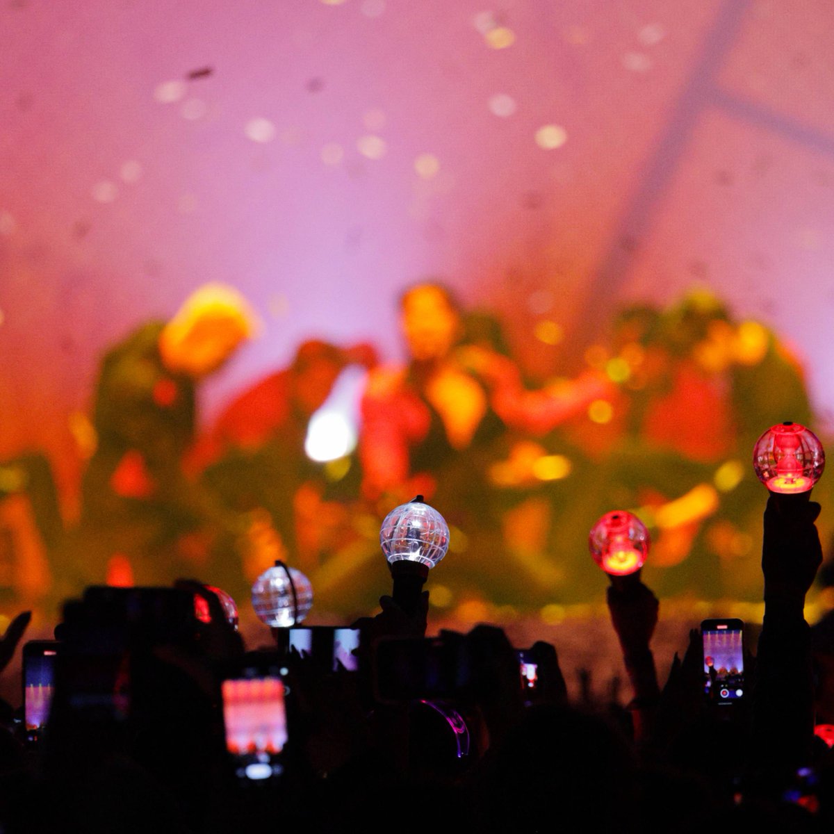 uberarenaberlin's tweet photo. Look at these beautiful pictures that were taken at the @ATEEZofficial concert on Tuesday. 😍

More where these came from: https://t.co/ow85q17wYD

📸 Pedro Becerra / STAGEVIEW

#ATEEZinBerlin https://t.co/SSHnzLcVov