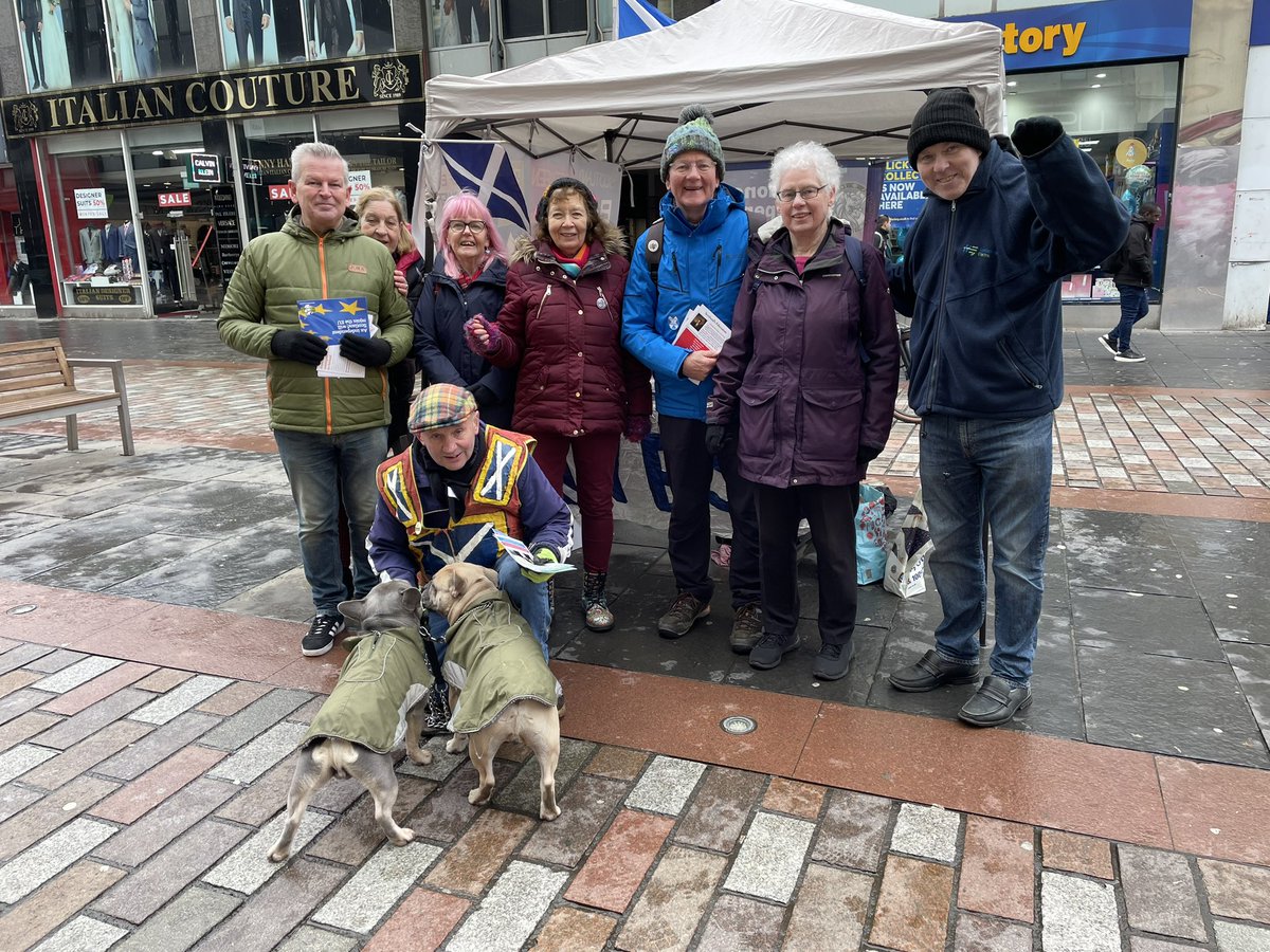 Todays Pensioners for Independence stall in Argyle Street Glasgow.
Nobody downbeat or ready for giving up on Independence despite what the lieing MSM say.
#ScottishIndependencenow