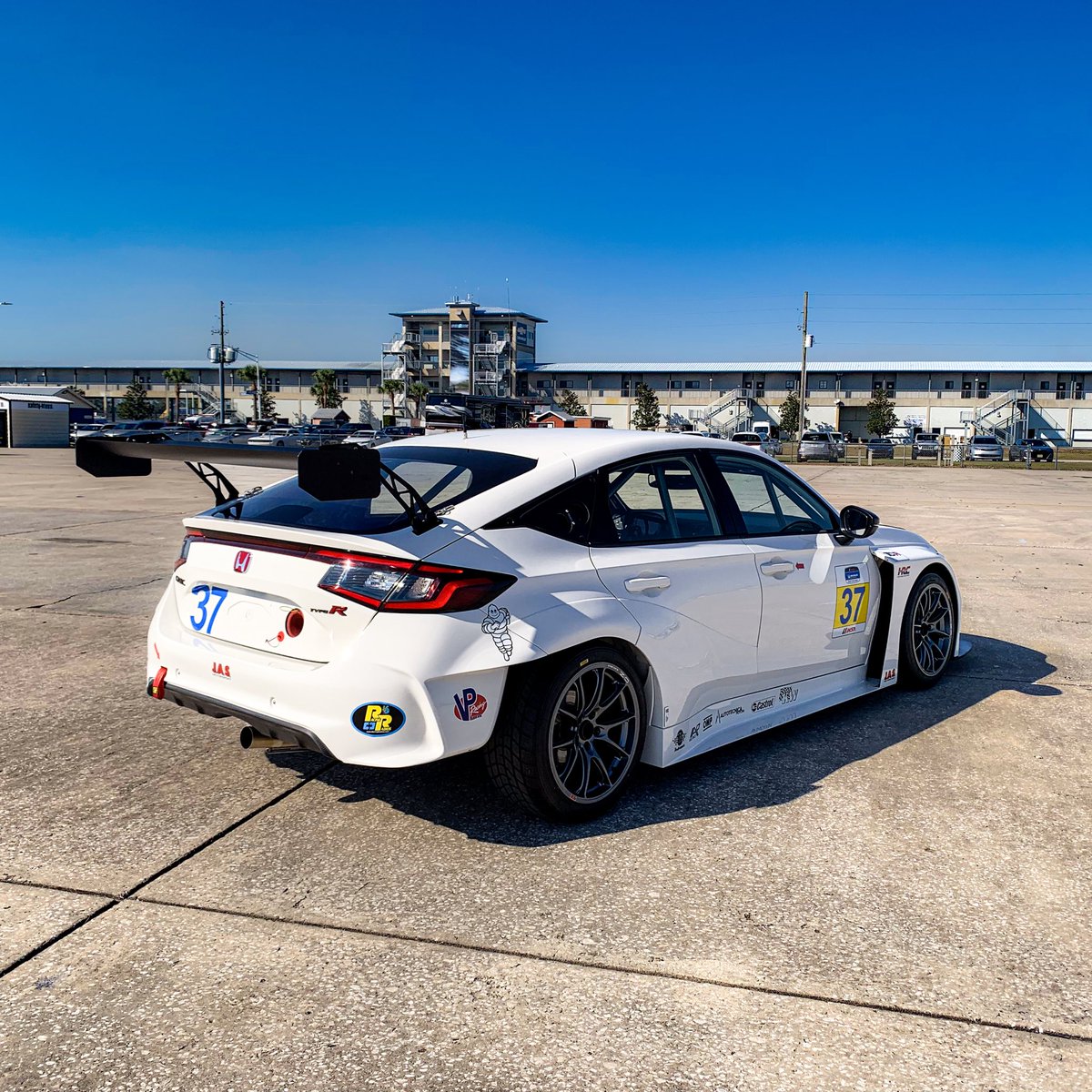 HondaRacing_US's tweet photo. Special Delivery 📦

The new Honda Civic Type R FL5 TCR is testing in Sebring!

Interested? 🙋
Email hpdsales@na.honda.com

#PoweredByHonda https://t.co/T8iEpRt4ik