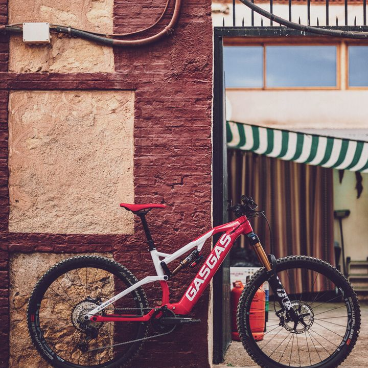 Lethbridgehonda's tweet photo. Ready for some adrenaline pumping fun? 👊 Our longest travel bikes are built for the biggest hits and ensuring big smiles- There’s no holding back when it comes to our G Enduro range!  Coming soon to Lethbridge Honda Centre. LHC
Follow @gasgas.bicycles.usa for more! ⚡ https://t.co/Ko1B6zw0Ct