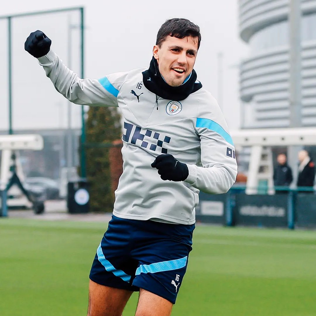City_Xtra's tweet photo. It's one happy camp today! 😁💙 @ManCity https://t.co/Gdvcw964rW
