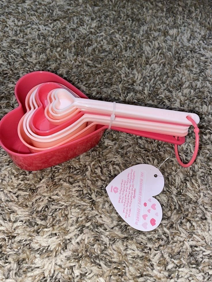 softness daily on Twitter "heart shaped measuring cups 🎀"
