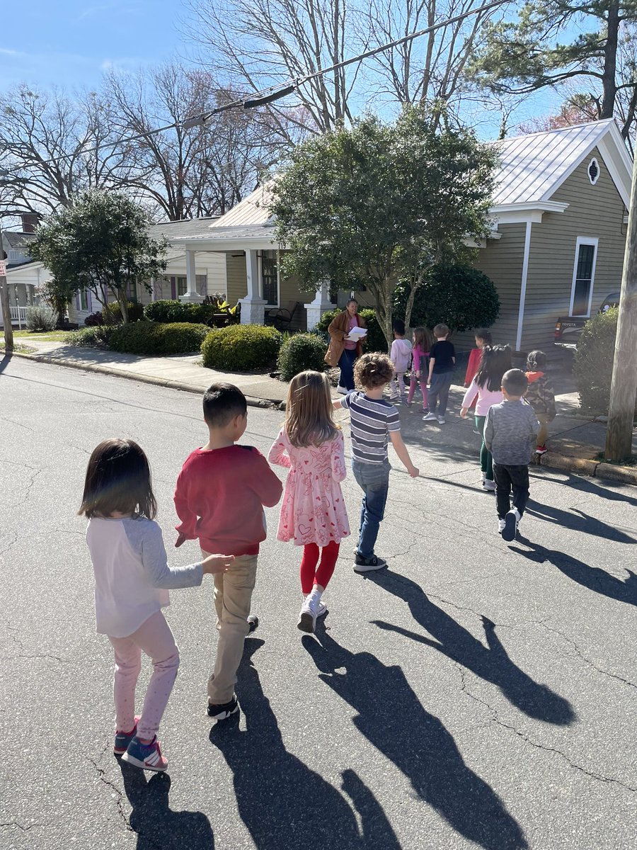 PMEPioneers's tweet photo. Neighbor Valentine Update: Valentines were hand-delivered with care by our kindergartners 💌#interactivecommunity #smallschoolbigcity https://t.co/T0jhEk1OMB