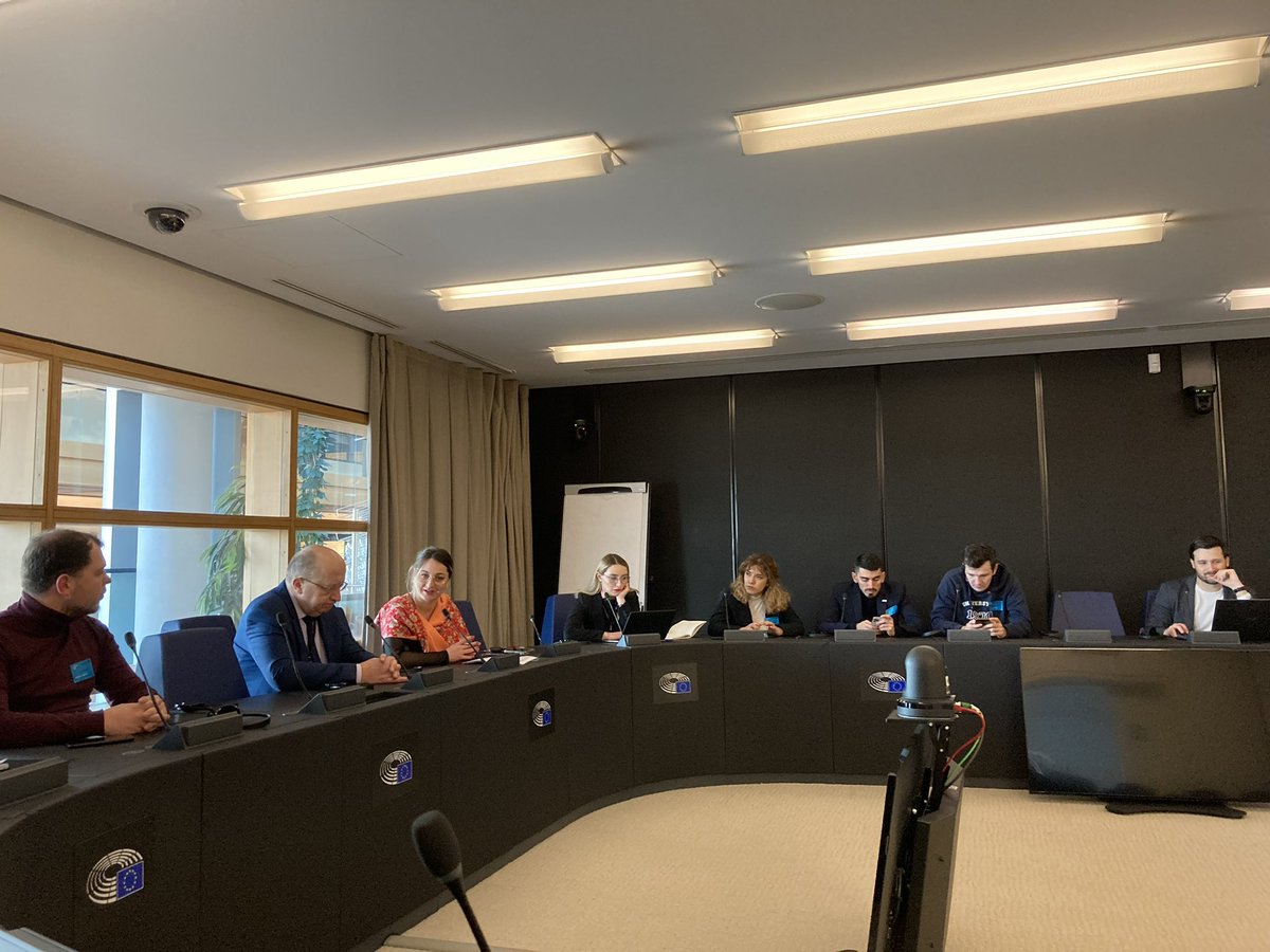 WeAreEDYN's tweet photo. #EDYNinStrasbourg with MEP Andries Kubilius about #EasternPartnership countries and young people’s #challenges from those countries as regards #policymeasures taken at the European level 🇪🇺🙌 https://t.co/HVYCFE6maG